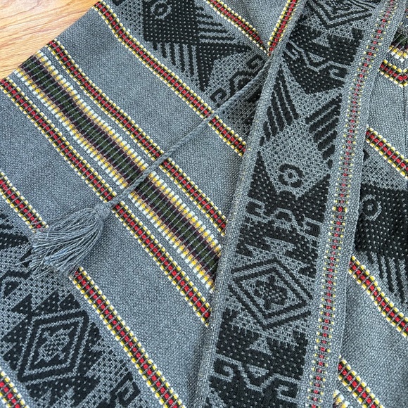 Tejidos Diaz- Gray Woven Ecuadorian Poncho - Picture 4 of 10